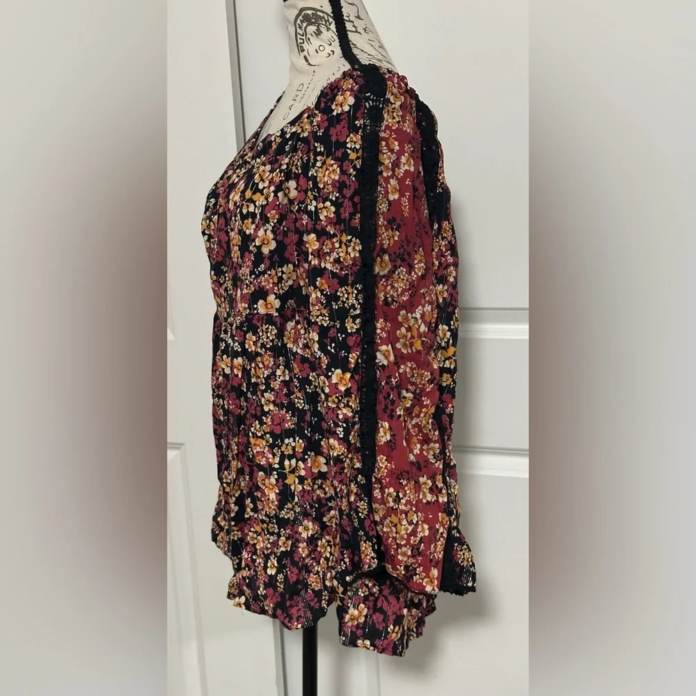 Angie Floral Blouse - Black and Pink - Picture 3 of 8